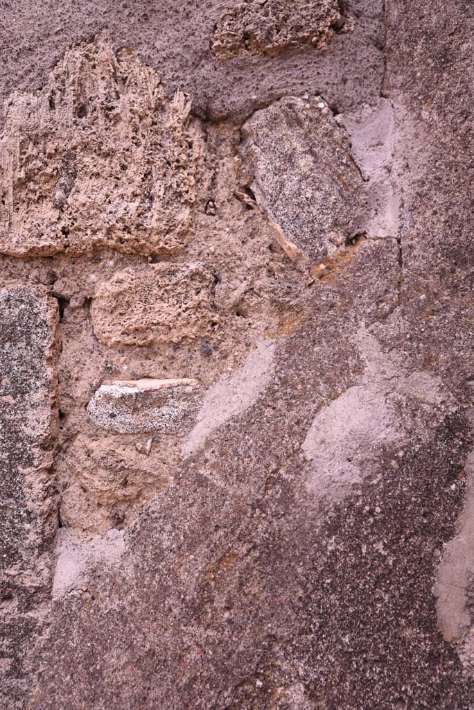 I.4.25 Pompeii. September 2020. Room 37, detail from east wall in south-east corner.
Foto Tobias Busen, ERC Grant 681269 DCOR.


