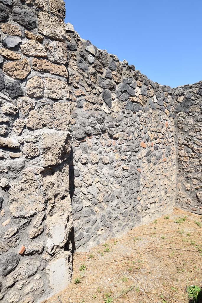 I.4.25/I.4.5 Pompeii. September 2020. 
Apodyterium 38, looking east along north wall, from room 39.
Foto Tobias Busen, ERC Grant 681269 DCOR.
