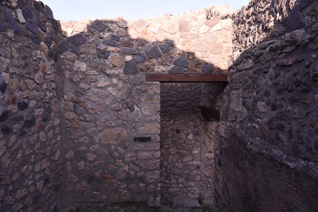 I.4.25/I.4.5 Pompeii. October 2019. 
Apodyterium 38, looking towards east wall, with doorway into Corridor 13A/unnumbered corridor, on right.
Foto Tobias Busen, ERC Grant 681269 DCOR.

