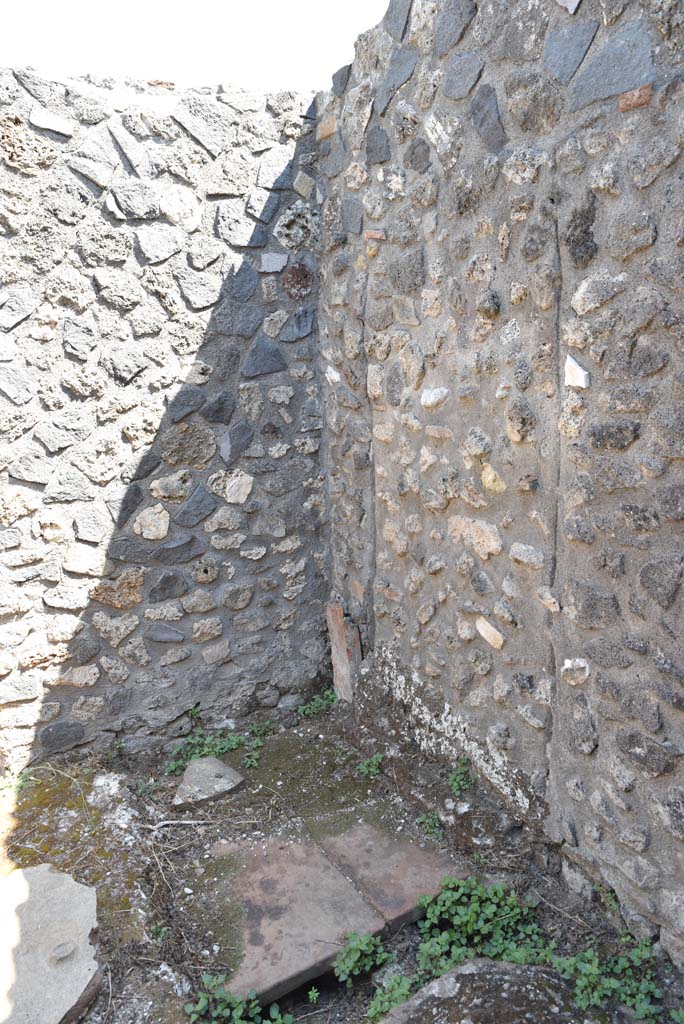 I.4.25/I.4.5 Pompeii. September 2020. Tepidarium 40, south-east corner.
Foto Tobias Busen, ERC Grant 681269 DCOR.
