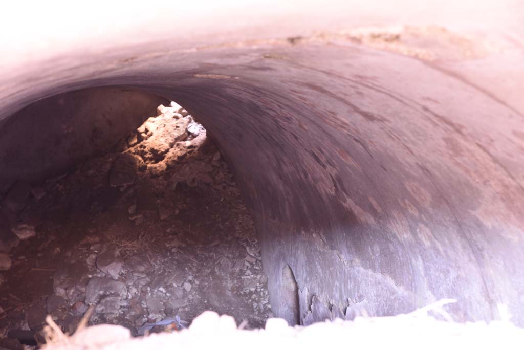 I.4.25/I.4.5 Pompeii. October 2019. Kitchen 42, detail inside vaulted area behind hearth.
Foto Tobias Busen, ERC Grant 681269 DCOR.

