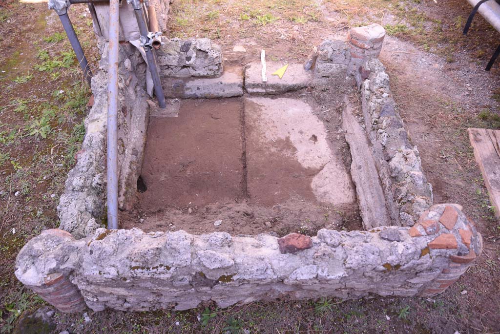 I.4.25/I.4.5 Pompeii. October 2019. Atriolo 43, looking north across impluvium.
Foto Tobias Busen, ERC Grant 681269 DCOR.
