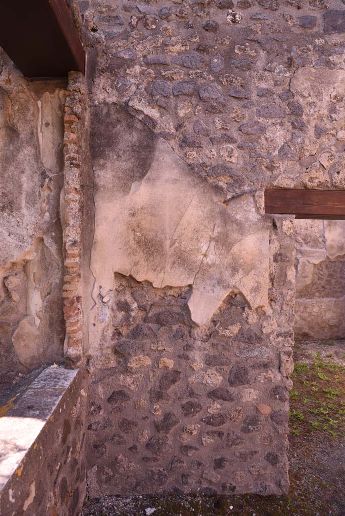 I.4.25 Pompeii. October 2019. 
Upper Peristyle 56, west wall in north-west corner, on south side of doorway to room 52.
Foto Tobias Busen, ERC Grant 681269 DÉCOR
