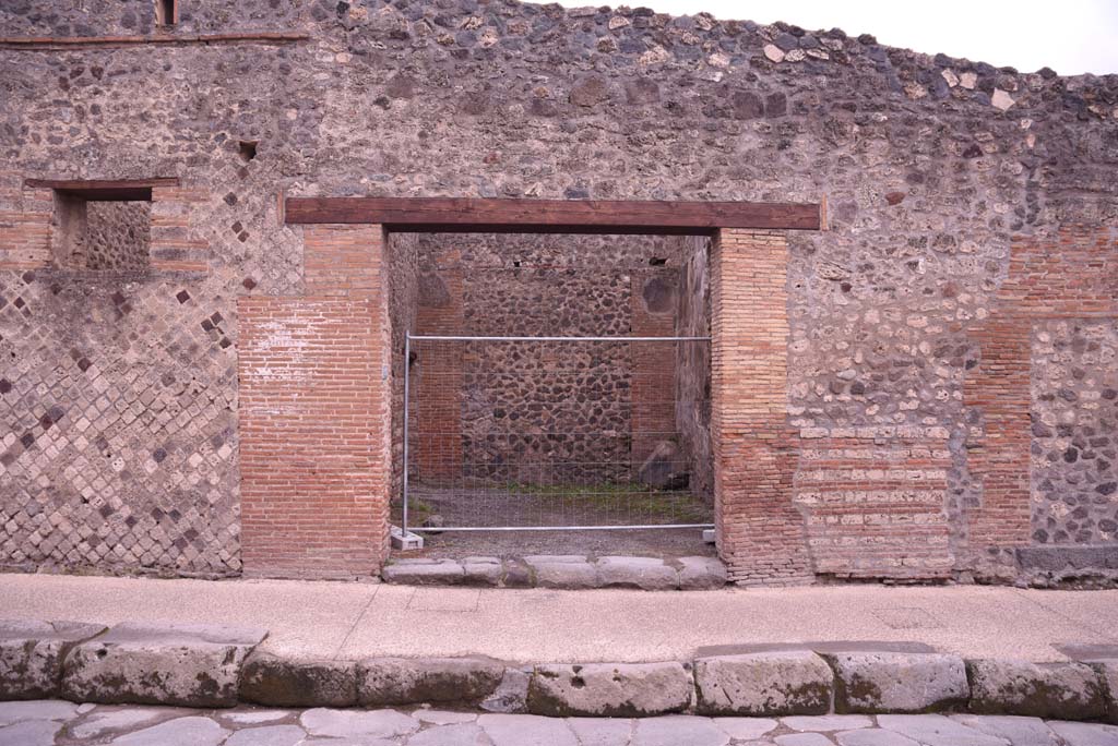 I.4.26 Pompeii. October 2019. Looking south to entrance doorway.
Foto Tobias Busen, ERC Grant 681269 DCOR.
