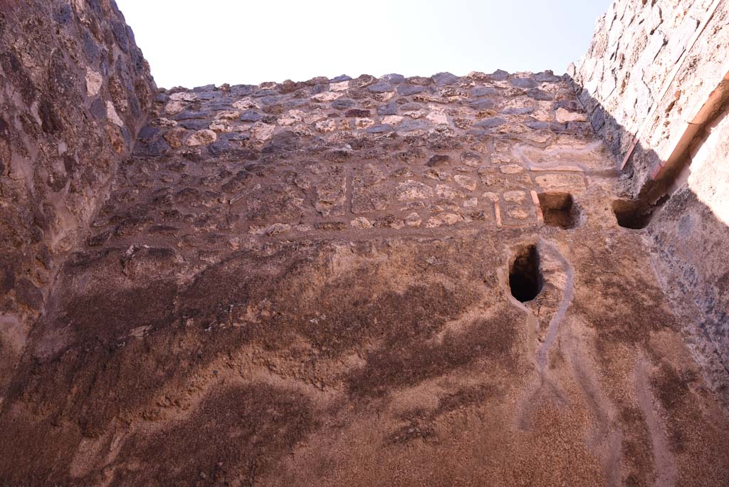 I.4.27 Pompeii. October 2019. Upper west wall.
Foto Tobias Busen, ERC Grant 681269 DCOR.
