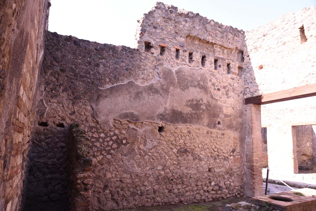 I.4.27 Pompeii. October 2019. Looking towards west wall of bar or sales-room.
Foto Tobias Busen, ERC Grant 681269 DCOR.

