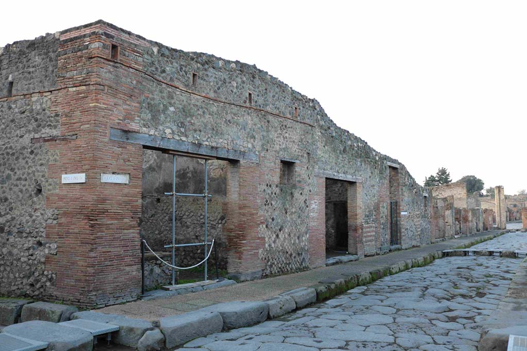 I.4.27 Pompeii. December 2018. Looking west along Ins. 4 of Reg I, from I.4. 27 on Via dellAbbondanza. 
Vicolo del Citarista is the roadway on the left. Photo courtesy of Aude Durand.
