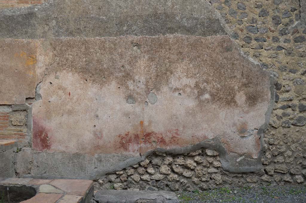 I.4.27 Pompeii. October 2017. Looking towards east wall of bar or sales-room.
Foto Taylor Lauritsen, ERC Grant 681269 DCOR.
