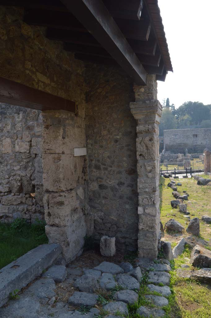 I.5.1, Pompeii. October 2017. 
Looking west to right (west) ante of restored portico, towards junction with Via Stabiana, on right. 
Foto Taylor Lauritsen, ERC Grant 681269 DÉCOR.

