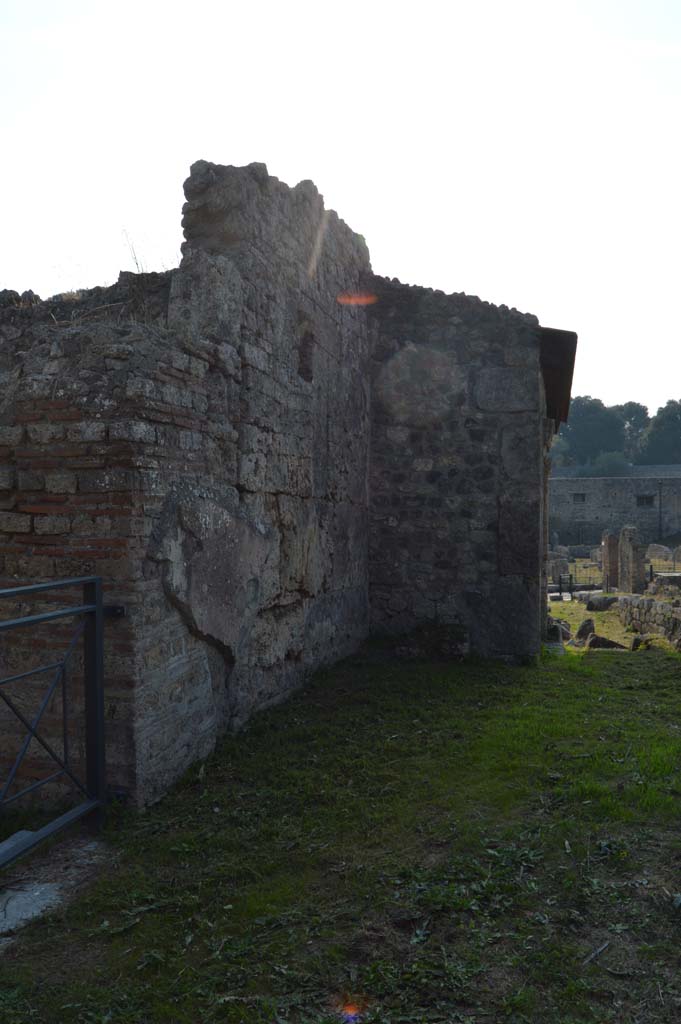 I.5.1, on right, with I.5.2, on left. October 2017. 
Looking west towards street altar, on east side of structure.
Foto Taylor Lauritsen, ERC Grant 681269 DÉCOR.
