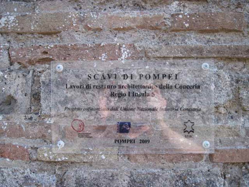 I.5.2 and 1.5.1 Pompeii. September 2005. Before restoration, looking west from near entrance at 1.5.2. Looking towards east side of monumental structure or portico wall, on Vicolo del Conciapelle with Via Stabiana in distance.



 
