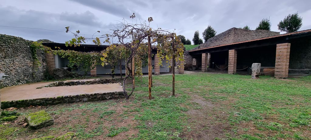 I.5.2 Pompeii. December 2023. 
Looking north across summer triclinium, towards north portico, on left, and east area, on right. Photo courtesy of Miriam Colomer.
