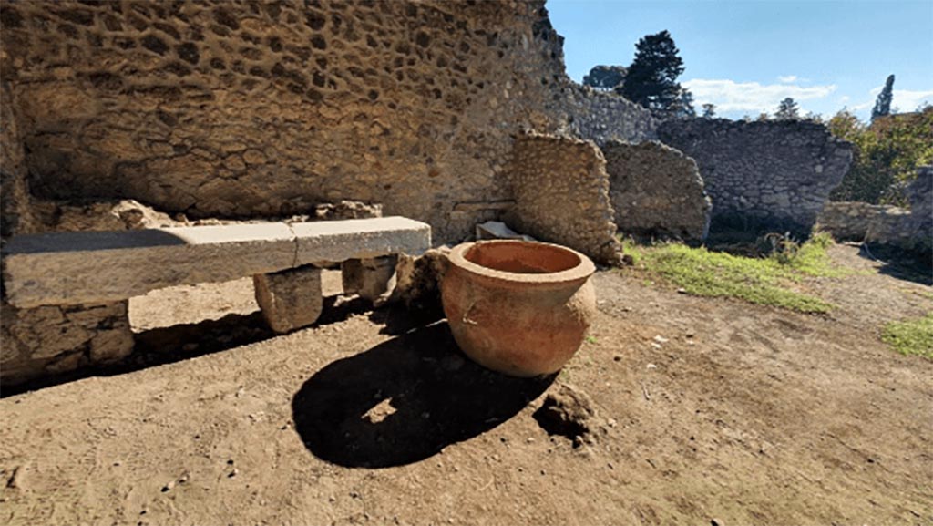 I.5.2 Pompeii. June 2023. Looking across peristyle, towards east side. Photograph © Parco Archeologico di Pompei.