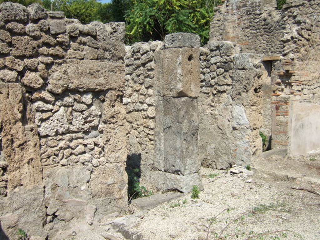 I.5.2 Pompeii. September 2005. Three doorways on north side of industrial area.