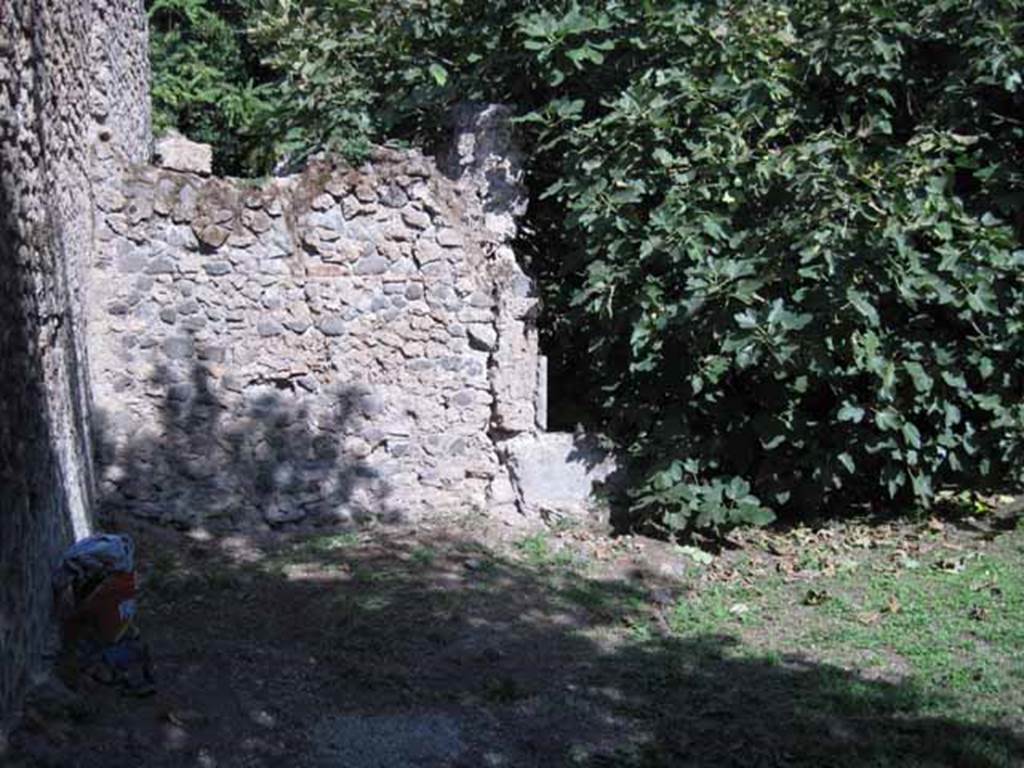 I.5.2 Pompeii. September 2010. Garden area looking east. The east wall is part of I.5.3 Photo courtesy of Drew Baker.
