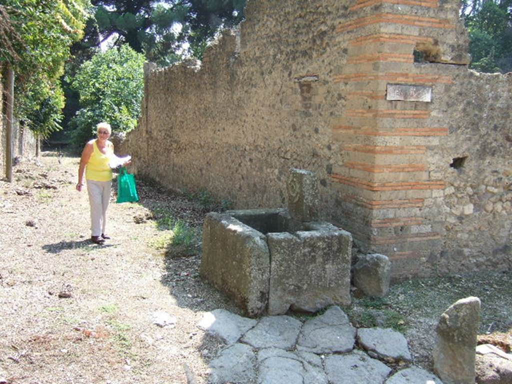 Fountain outside I.5.2. September 2005. Looking south along Vicolo del Citarista.