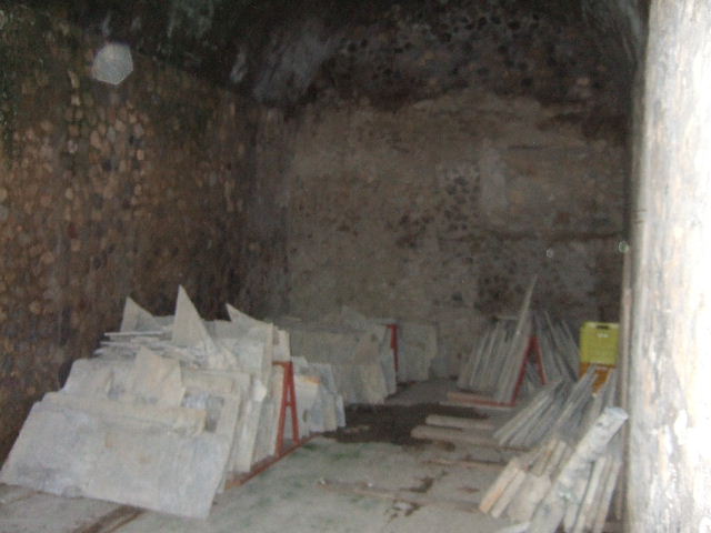 I.6.2 Pompeii. May 2016. Detail of north end of mosaic threshold or sill between antecamera and oecus/triclinium in south-east corner of the east wing. Photo courtesy of Buzz Ferebee.
