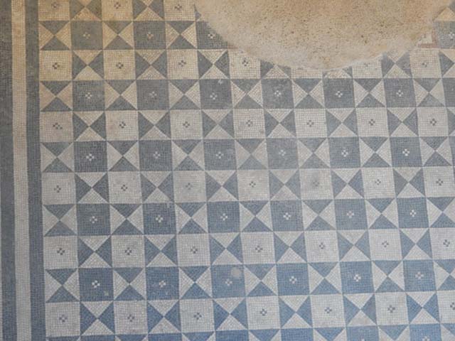I.6.2 Pompeii. January 2017. Looking down on mosaic floor in frigidarium.
Foto Annette Haug, ERC Grant 681269 DCOR.

