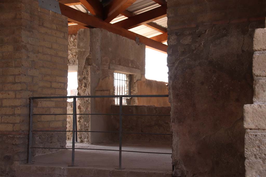 I.6.2 Pompeii. September 2019. Looking south-west towards upper area of summer loggia, with triclinium at west end.
Photo courtesy of Klaus Heese.
