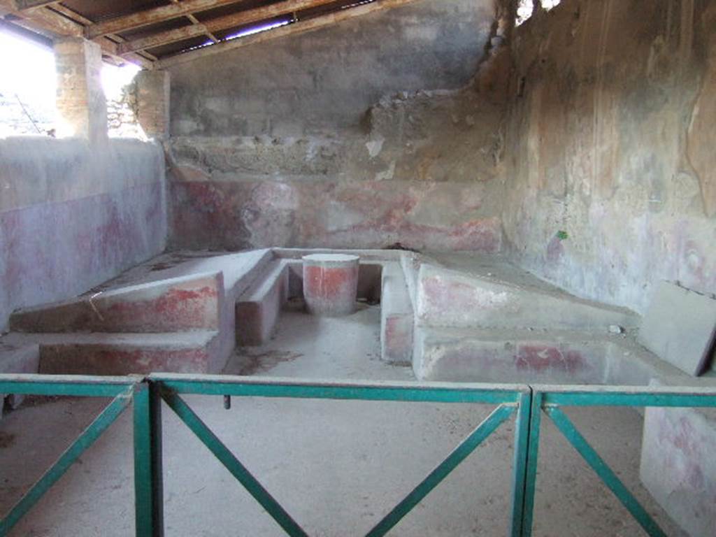 I.6.2 Pompeii. May 2016. Looking west towards triclinium with table.   Photo courtesy of Buzz Ferebee.
