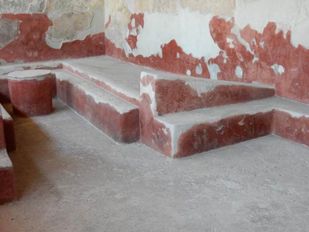 I.6.2 Pompeii. May 2016. Looking towards north side of triclinium with table.    Photo courtesy of Buzz Ferebee.
