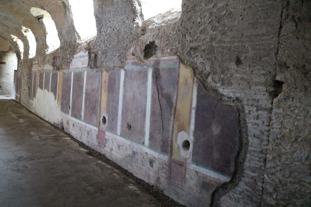 I.6.2 Pompeii. December 2018. Looking east along south wall of north wing of cryptoporticus. Photo courtesy of Aude Durand.

