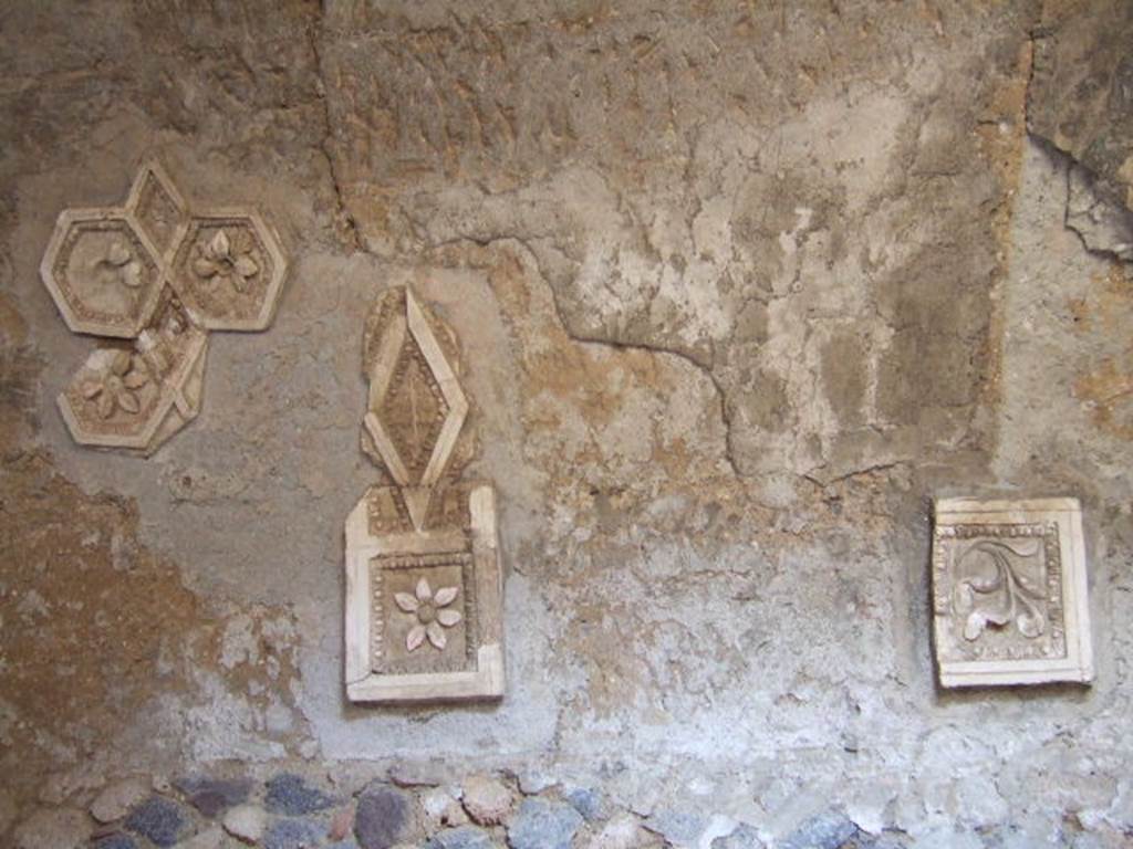 I.6.2 Pompeii. May 2016. Stucco ceiling above north wall of north wing. Photo courtesy of Buzz Ferebee.
