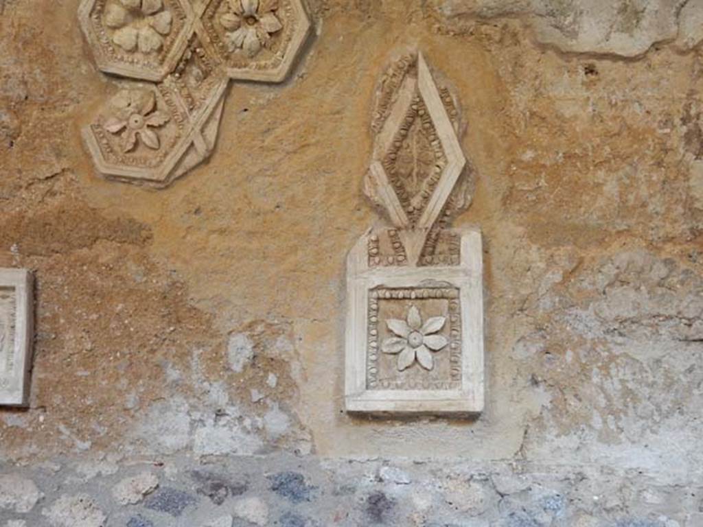 I.6.2 Pompeii. May 2016. Detail on stucco ceiling above north wall of north wing.
Photo courtesy of Buzz Ferebee.
