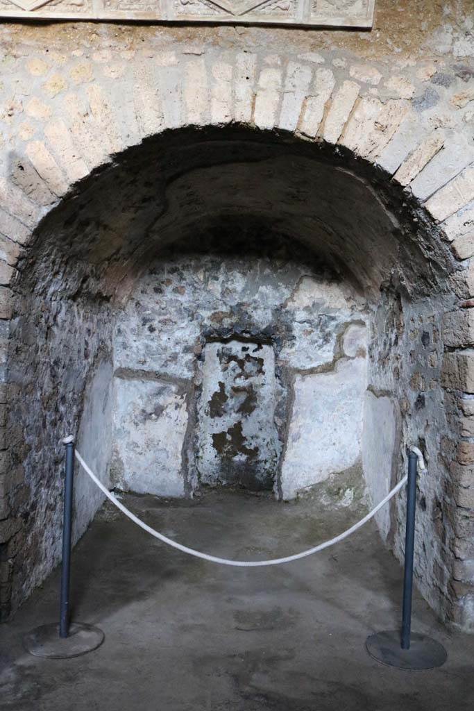 I.6.2 Pompeii. September 2019. Alcove/recess in north wall of north wing of cryptoporticus. Photo courtesy of Klaus Heese.
