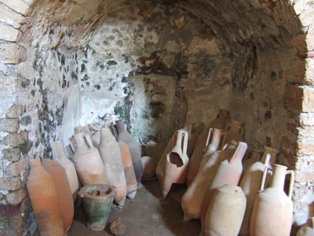 I.6.2 Pompeii. December 2018. 
Alcove in north wall of north wing of cryptoporticus. Photo courtesy of Aude Durand.
