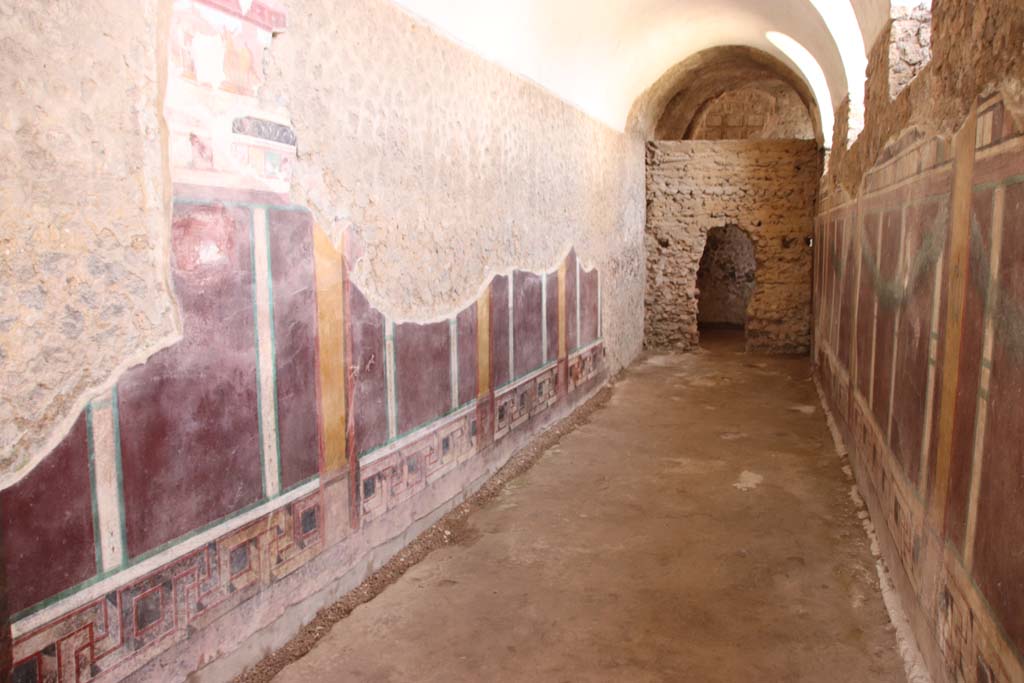 I.6.2 Pompeii. September 2019. Looking north along west wall of west wing of cryptoporticus.
Photo courtesy of Klaus Heese.
