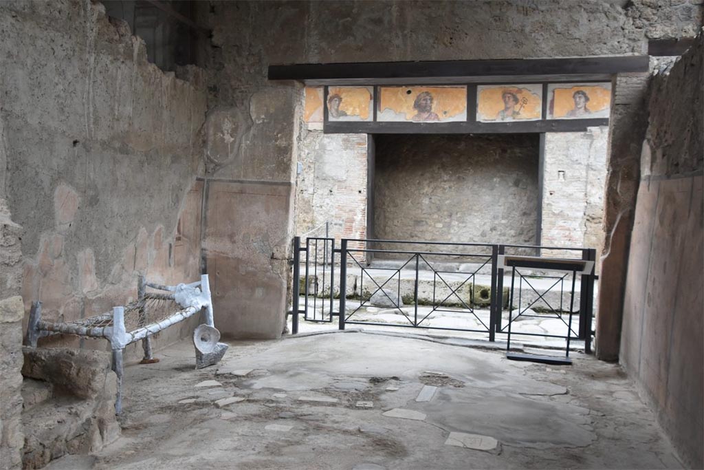 I.6.3 Pompeii. September 2015. Looking south along west wall towards stairs.
Foto Annette Haug, ERC Grant 681269 DÉCOR.

