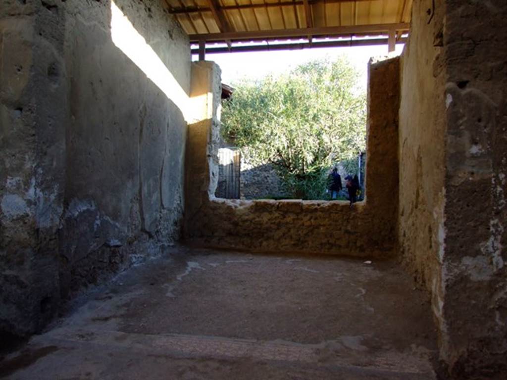 I.6.4 Pompeii.  March 2009.  Room 15, Tablinum.  Looking south to garden area.