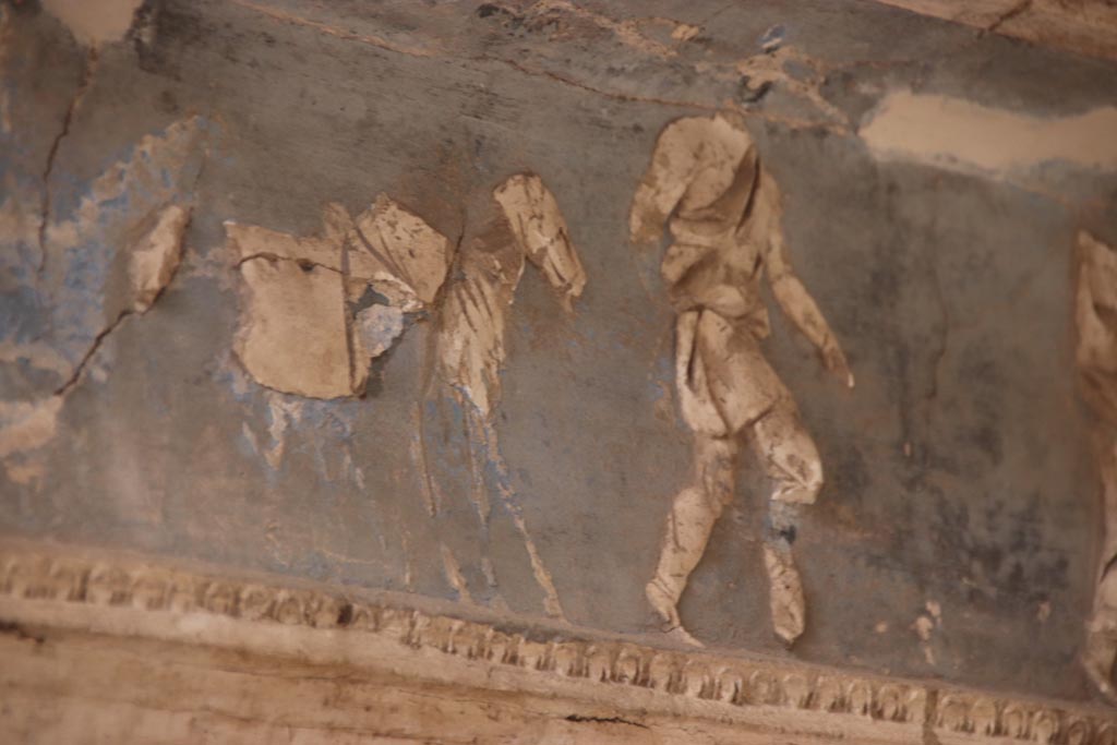 I.6.4 Pompeii. October 2023. Room 16, detail from frieze on east side showing scenes from the Iliad. Photo courtesy of Klaus Heese.