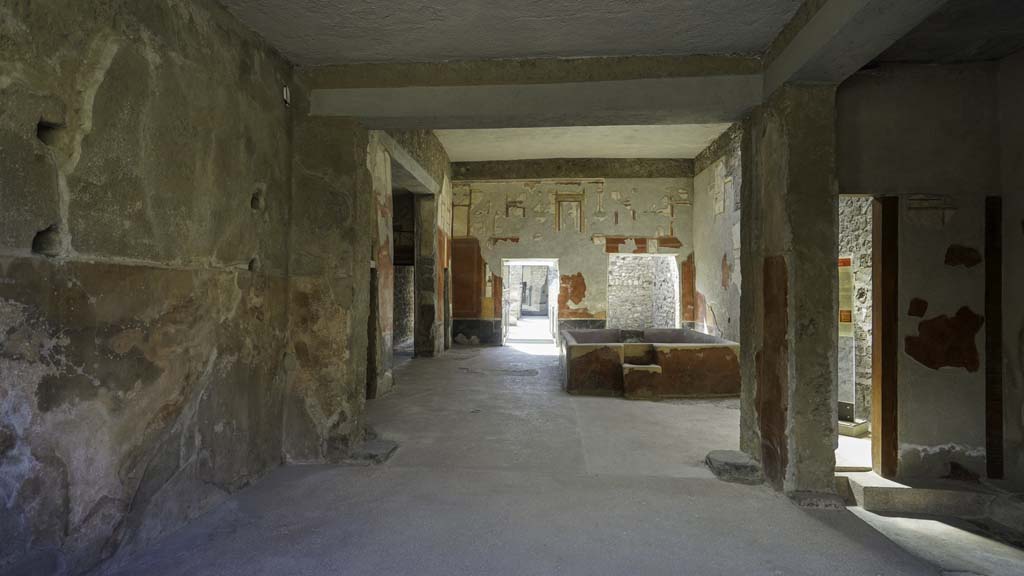 I.6.7 Pompeii. December 2014. Looking south from vestibule to atrium. Photo courtesy of Katharina Kuxhausen.