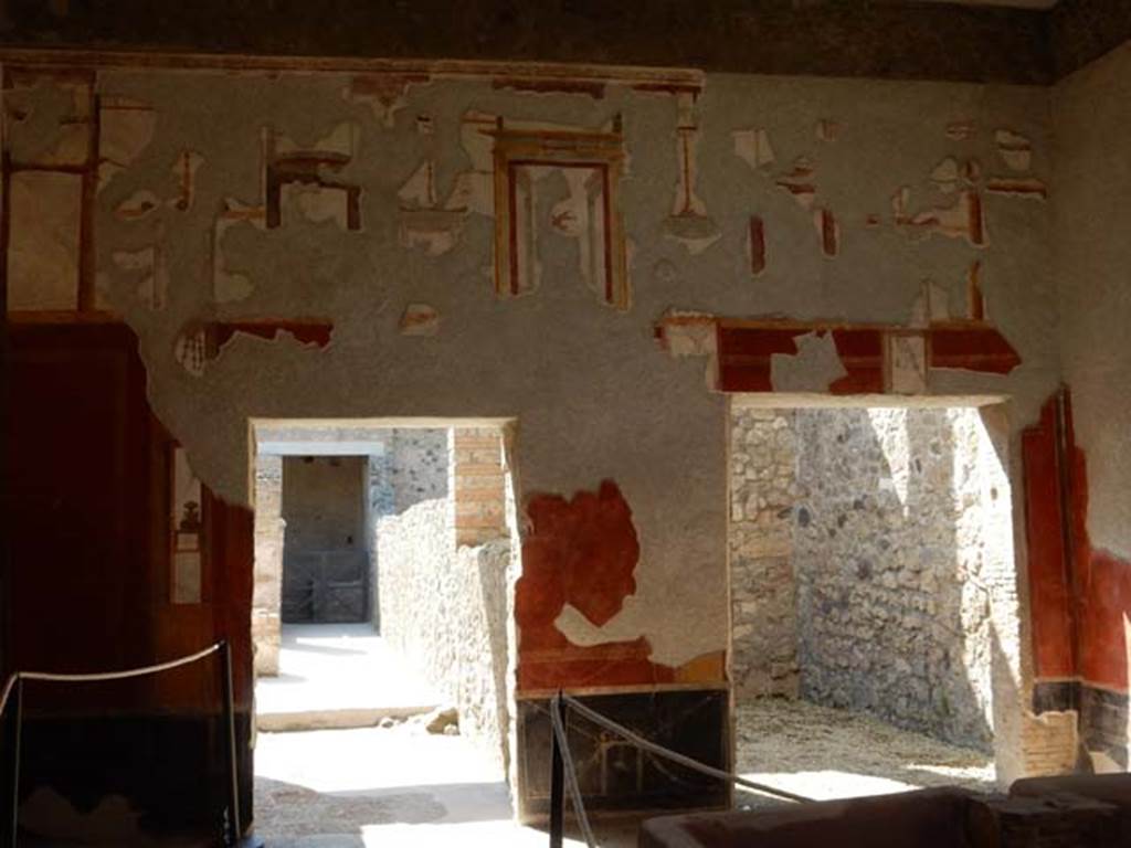 I.6.7 Pompeii. May 2016. South wall of atrium. Photo courtesy of Buzz Ferebee.

