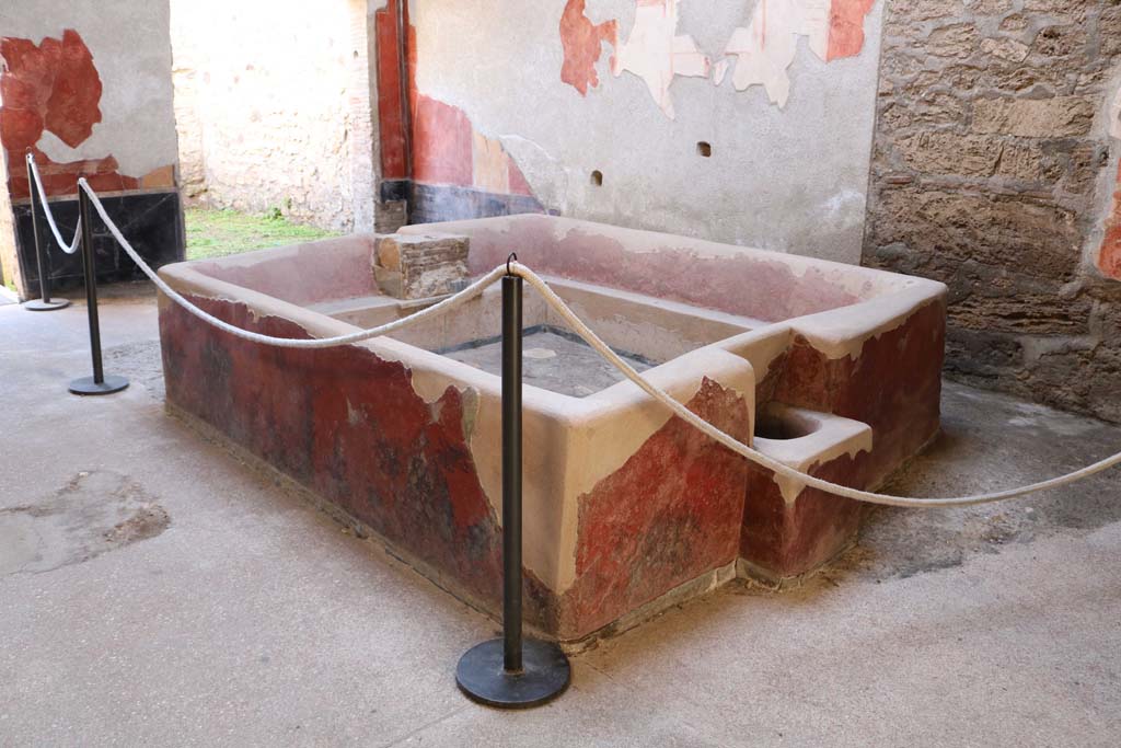 I.6.7 Pompeii. December 2018. Looking across atrium towards south-west corner, and west wall. Photo courtesy of Aude Durand.