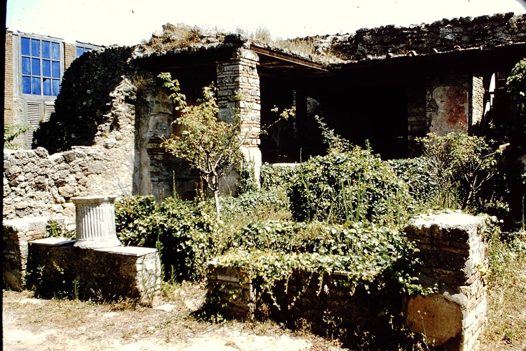 I.6.7 Pompeii. 1959. Garden area. Looking south towards the remains of a low marble topped wall. Photo by Stanley A. Jashemski.
Source: The Wilhelmina and Stanley A. Jashemski archive in the University of Maryland Library, Special Collections (See collection page) and made available under the Creative Commons Attribution-Non-Commercial License v.4. See Licence and use details.
J59f0174
