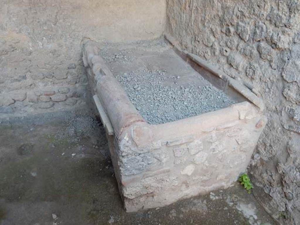 I.6.7 Pompeii. May 2016. Hearth at west end of kitchen. Photo courtesy of Buzz Ferebee. 