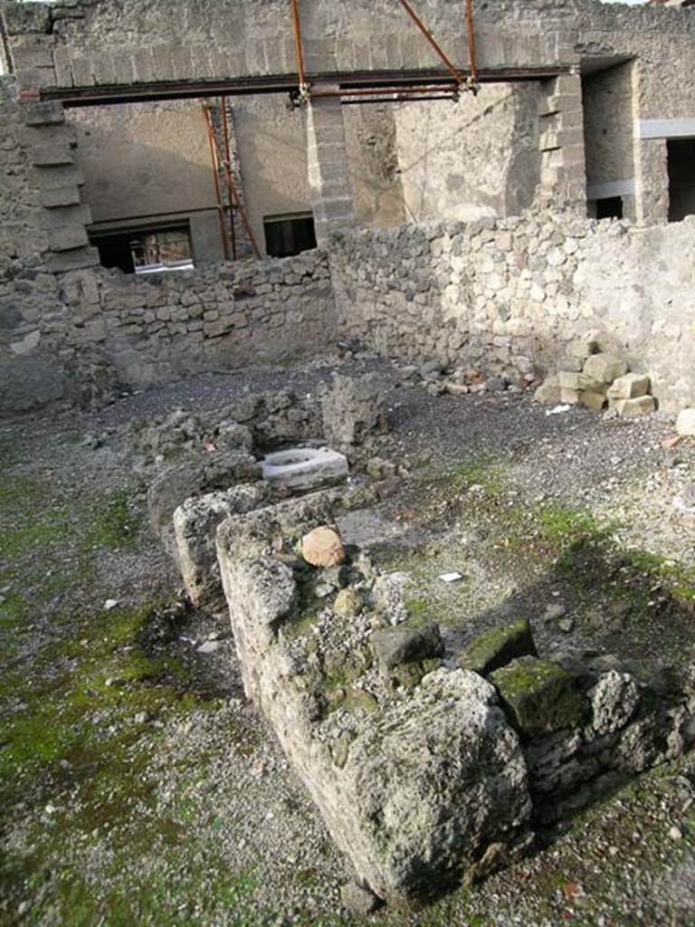 I.6.9 Pompeii. October 2004. Photo at rear. Photo courtesy of Nicolas Monteix.