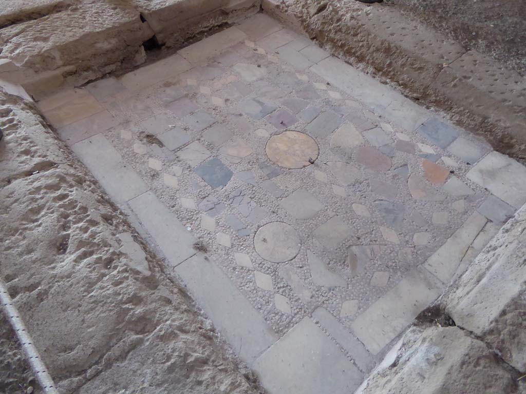 I.6.11 Pompeii. January 2017. Looking south-west across impluvium in atrium.
Foto Annette Haug, ERC Grant 681269 DÉCOR.

