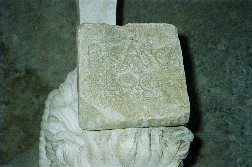 I.6.11 Pompeii. June 2010. On top of the second table leg is P(VBLIVS) CASCA LO(N)G(INVS).
See Della Corte, M., 1965. Case ed Abitanti di Pompei. Napoli: Fausto Fiorentino. (p. 285).  Photo courtesy of Rick Bauer.
