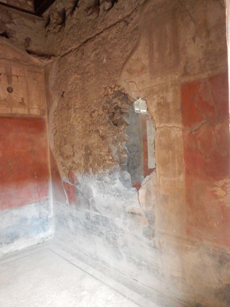 I.6.15 Pompeii. June 2019. Corridor 7, looking south along east wall towards atrium.
On the right is the corridor doorway into room 12, a triclinium. Photo courtesy of Buzz Ferebee.
