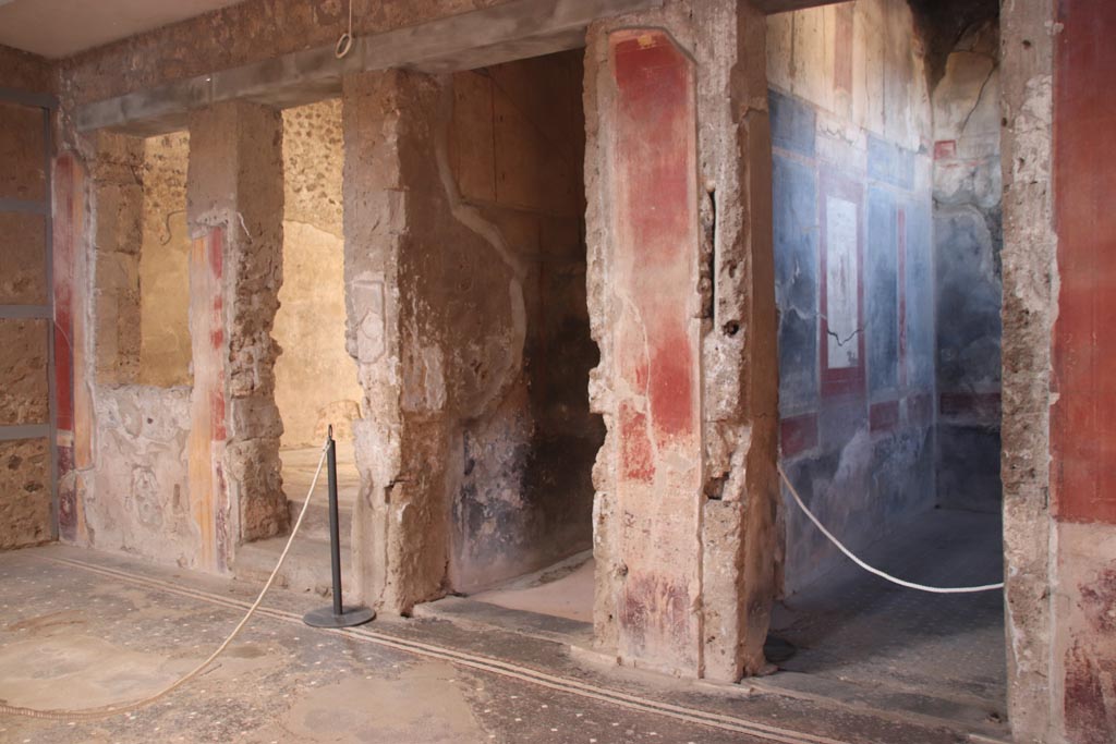 I.6.15 Pompeii. March 2019. 
Room 4, north-east corner of atrium, with doorway to room 12, on left.
Foto Annette Haug, ERC Grant 681269 DCOR
