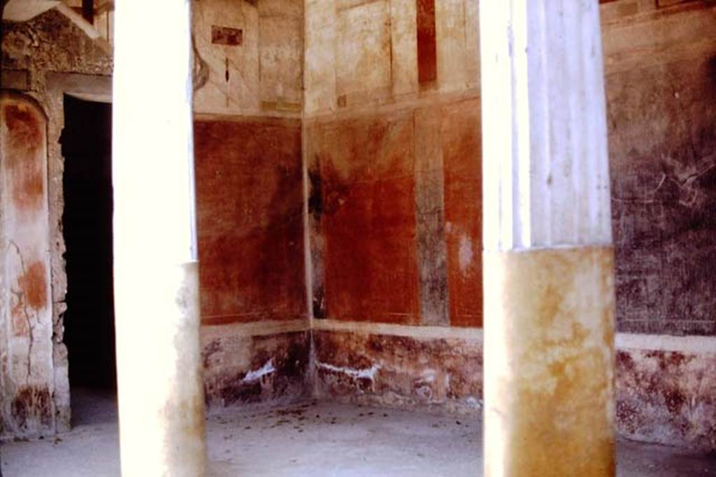 I.6.15 Pompeii. October 2019. Room 4, looking along east wall towards north-east corner of atrium.           
Foto Annette Haug, ERC Grant 681269 DCOR
