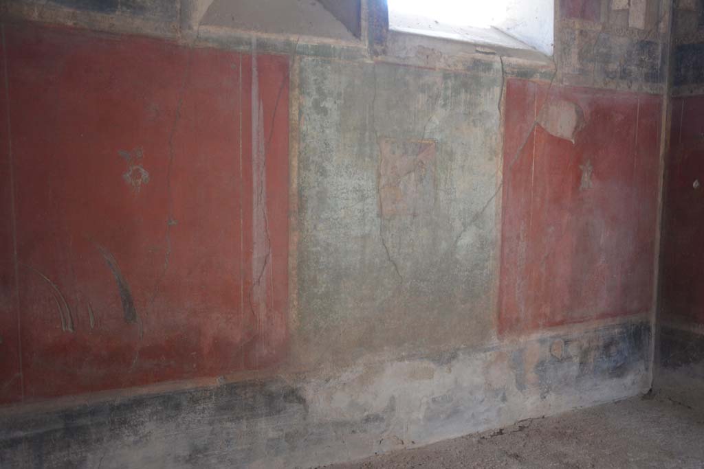 I.6.15 Pompeii. December 2005. Room 13, south wall with two windows. 