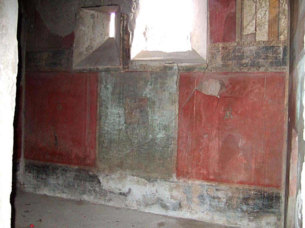 I.6.15 Pompeii. March 2019. Room 13, black zoccolo below red side panel at west end of south wall.        
Foto Annette Haug, ERC Grant 681269 DCOR
