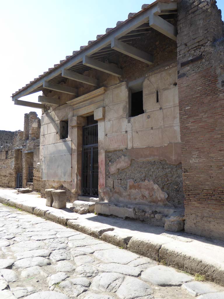 I.6.15 Pompeii. June 2019. Looking east to entrance on Vicolo del Menandro. Photo courtesy of Buzz Ferebee.