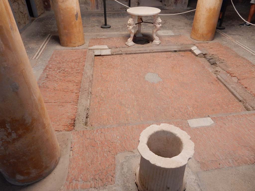 I.6.15 Pompeii. June 2019. Room 4, puteal on south side of impluvium in atrium. Photo courtesy of Buzz Ferebee