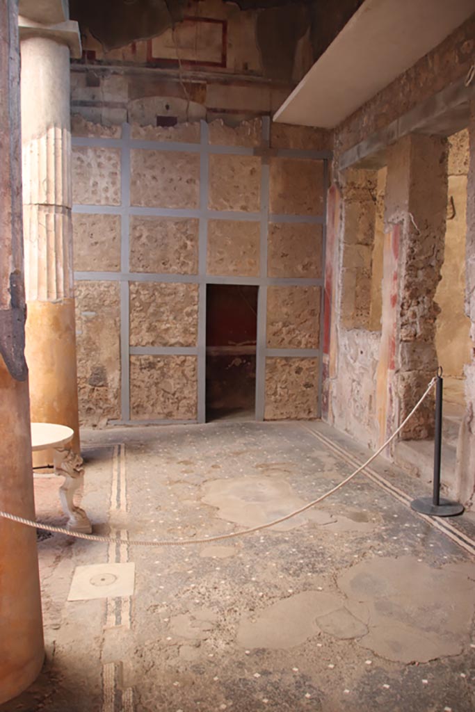 I.6.15 Pompeii. March 2019. 
Room 6, window and doorway to tablinum in north-west corner of atrium 4.
Foto Annette Haug, ERC Grant 681269 DCOR
